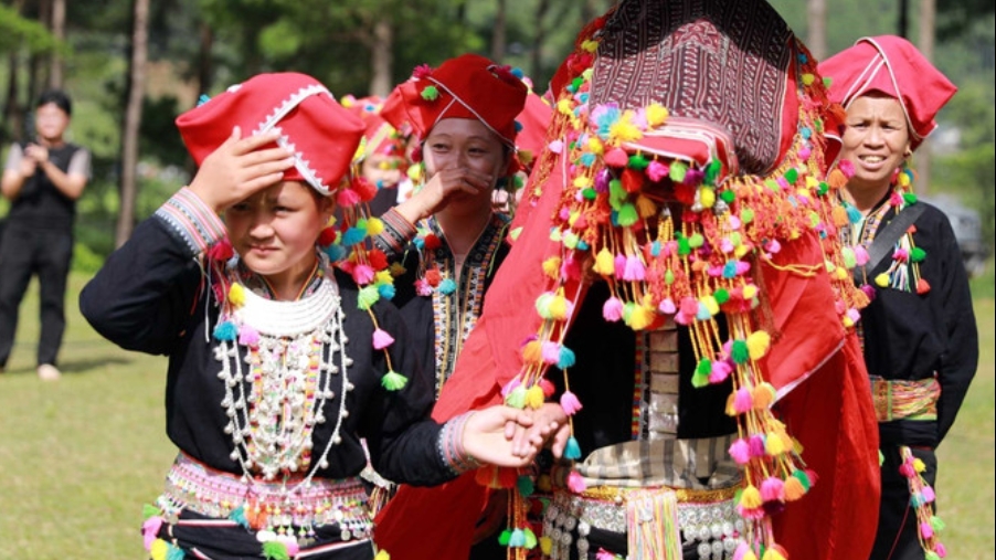 Обряд встречи и сопровождения невесты у народа красного Зао