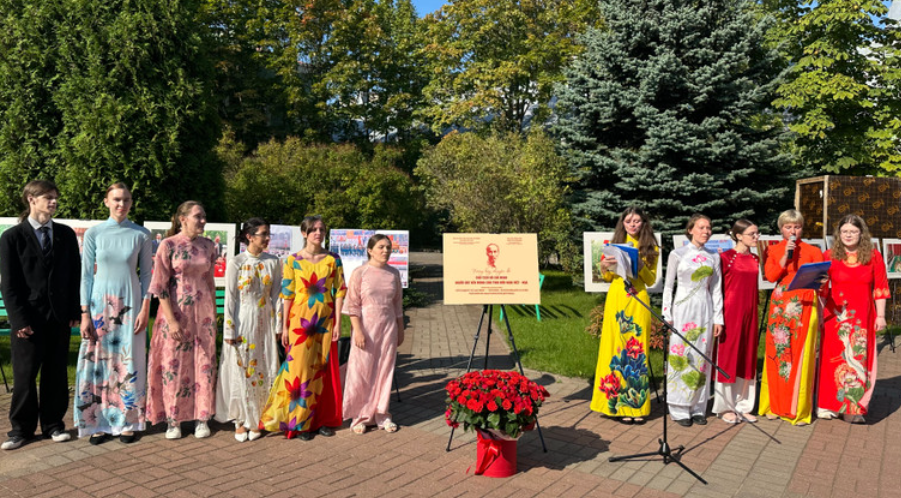 Открылась выставка «Президент Хо Ши Мин – основоположник вьетнамско-российской дружбы»
