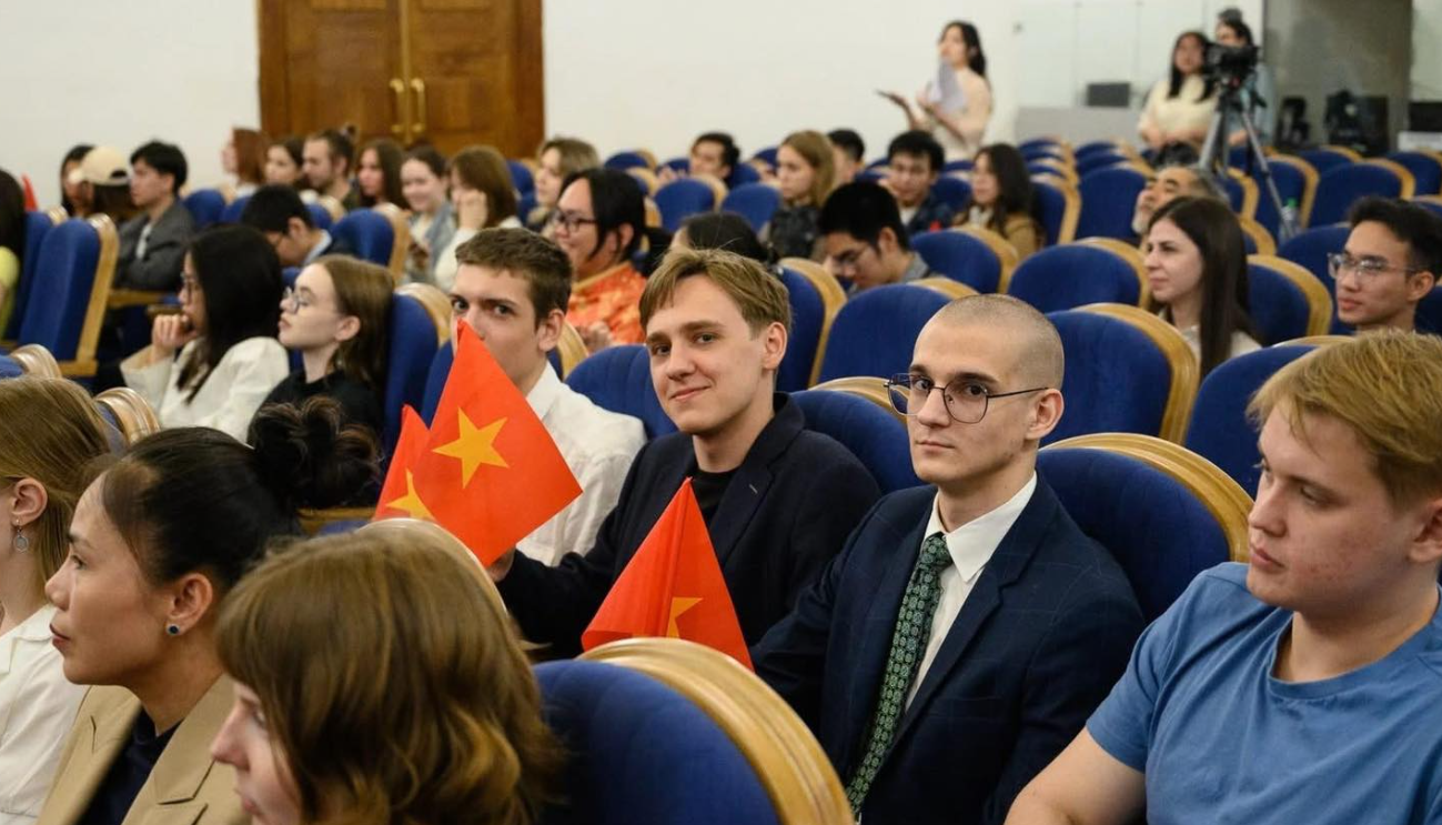 Михаил Осин: «Я не могу представить свою жизнь без вьетнамского языка» Михаил Осин: «Я не могу представить свою жизнь без вьетнамского языка»