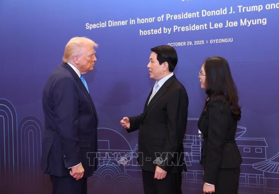 Неделя высшего уровня АТЭС 2025: Президент Лыонг Кыонг встретился с Президентом США и лидерами ряда стран Неделя высшего уровня АТЭС 2025: Президент Лыонг Кыонг встретился с Президентом США и лидерами ряда стран