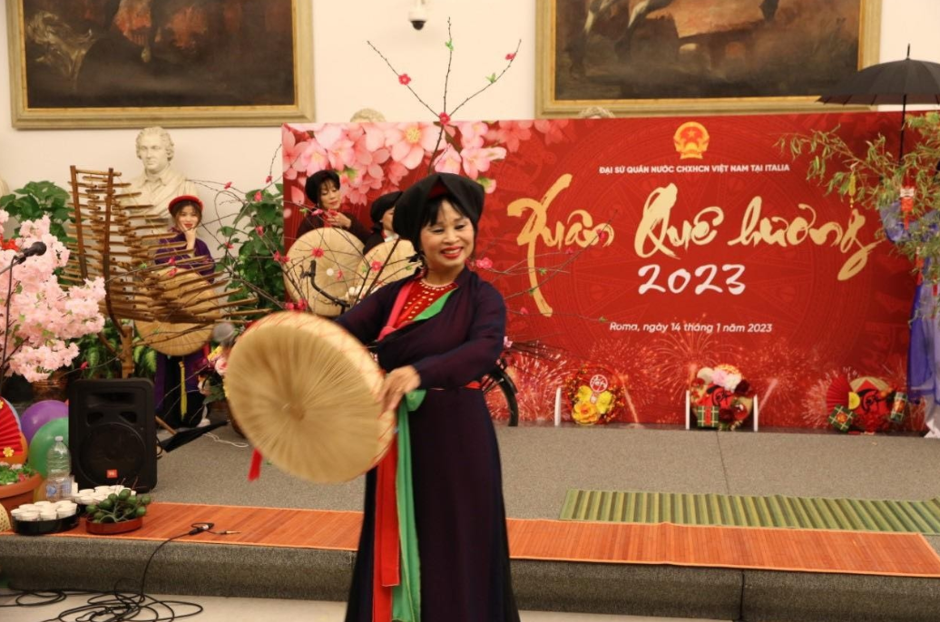 Сохранение вьетнамского языкa через музыку и кулинарию Сохранение вьетнамского языкa через музыку и кулинарию