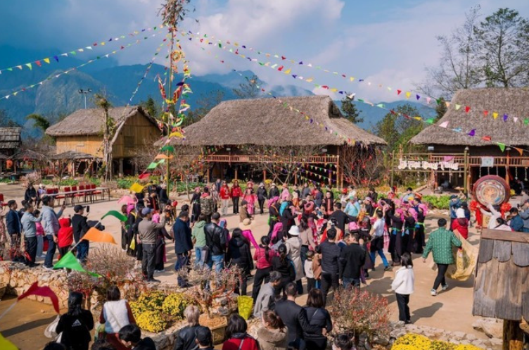 Сапа ускоряет привлечение туристов в сезон зимних фестивалей Сапа ускоряет привлечение туристов в сезон зимних фестивалей