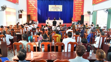 Рыбаки провинции Камау приняли участие в имитационном судебном процессе по борьбе с ННН-промыслом