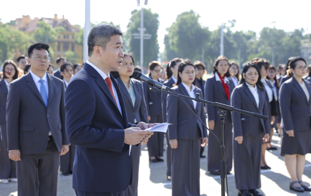 Союз обществ дружбы Вьетнама почтил Президенту Хо Ши Мину по случаю 75 летия традиционного дня