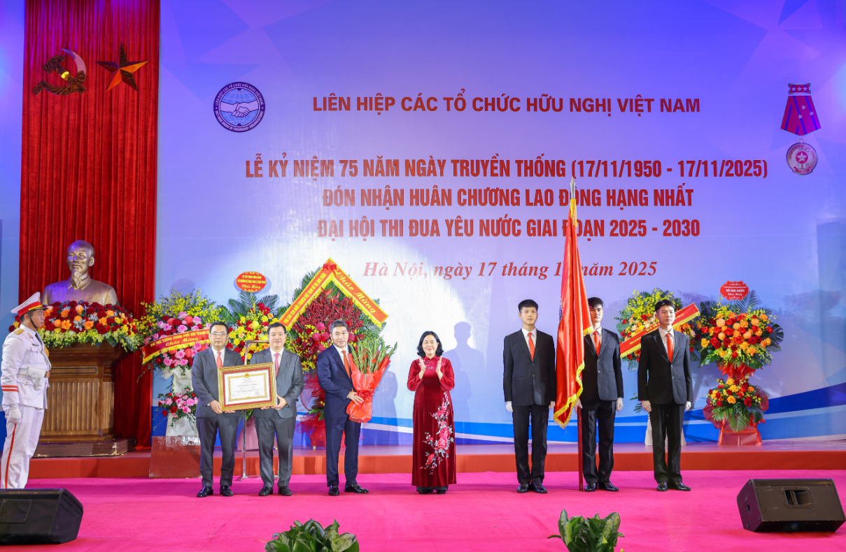 Союз обществ дружбы Вьетнама торжественно отметил 75-летие Традиционного дня и провёл Патриотическое движение этапа 2025–2030 гг