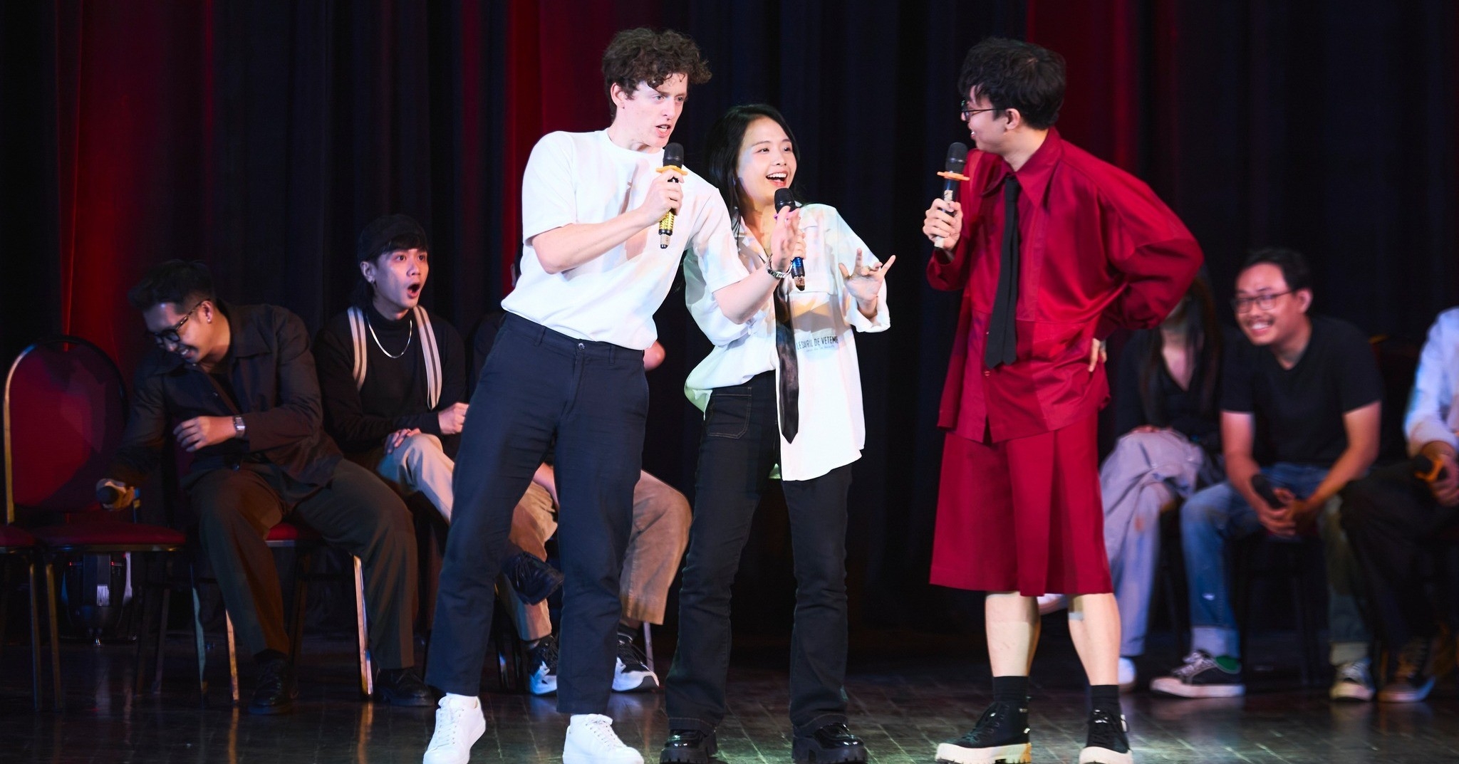 Три иностранца — «послы» вьетнамского языка