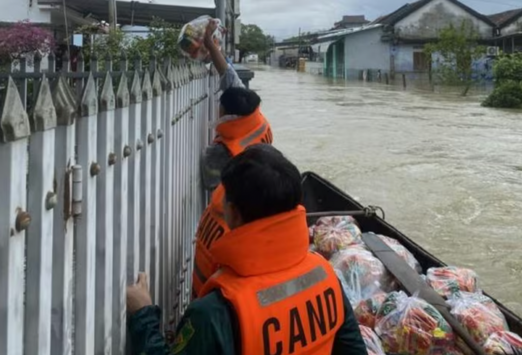 Вьетнамская реакция на наводнения получила высокую оценку мировых СМИ