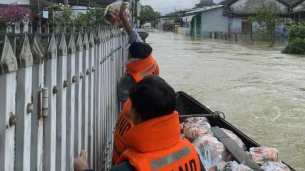 Вьетнамская реакция на наводнения получила высокую оценку мировых СМИ