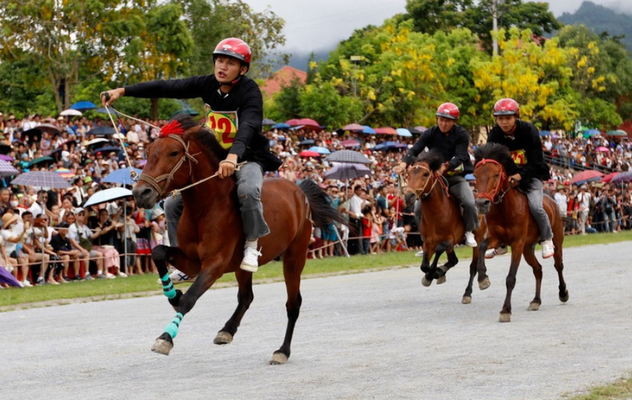Зимние краски Бакха: яркое путешествие в культуру нагорья Зимние краски Бакха: яркое путешествие в культуру нагорья