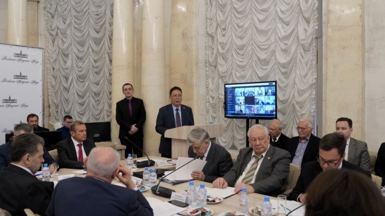 Российская академия наук удостоила высокой чести вьетнамского учёного Чау Ван Миня