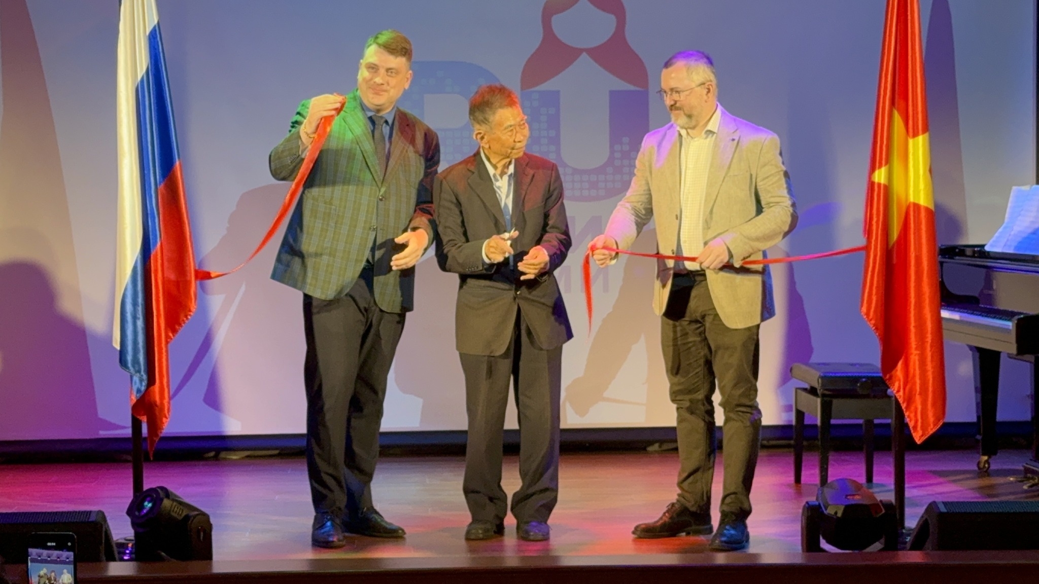 Россия вместе с Вьетнамом распространяет русскую музыку и культуру Россия вместе с Вьетнамом распространяет русскую музыку и культуру