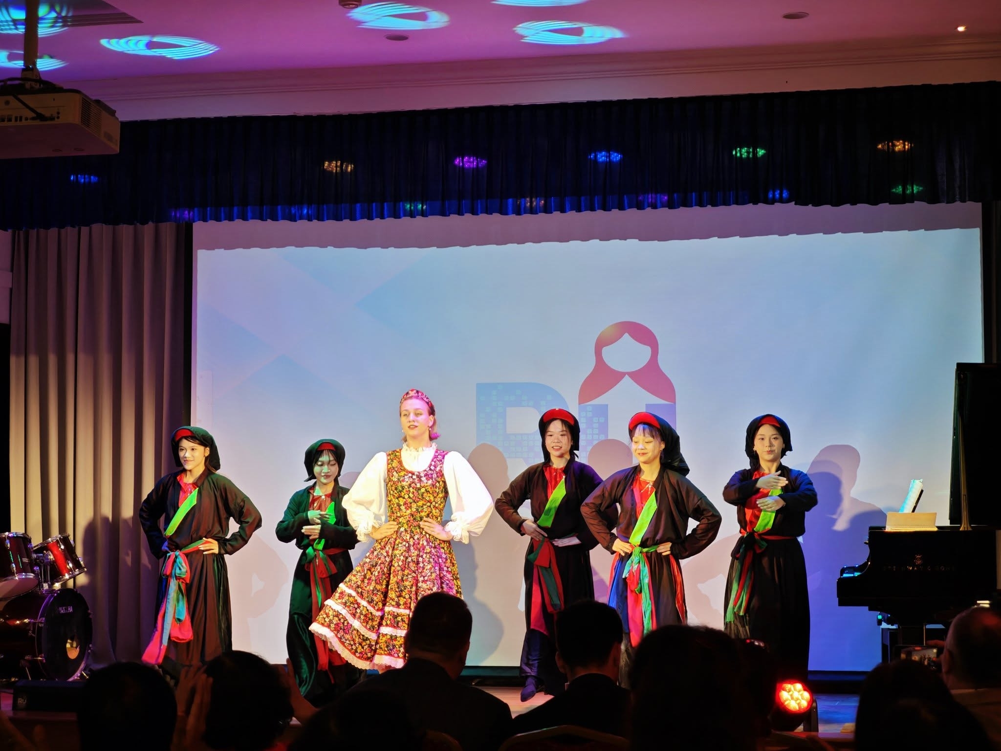 Россия вместе с Вьетнамом распространяет русскую музыку и культуру Россия вместе с Вьетнамом распространяет русскую музыку и культуру