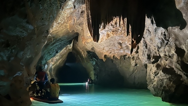 Иностранные туристы выбирают национальный парк Фонгня-Кебанг для отдыха во Вьетнаме