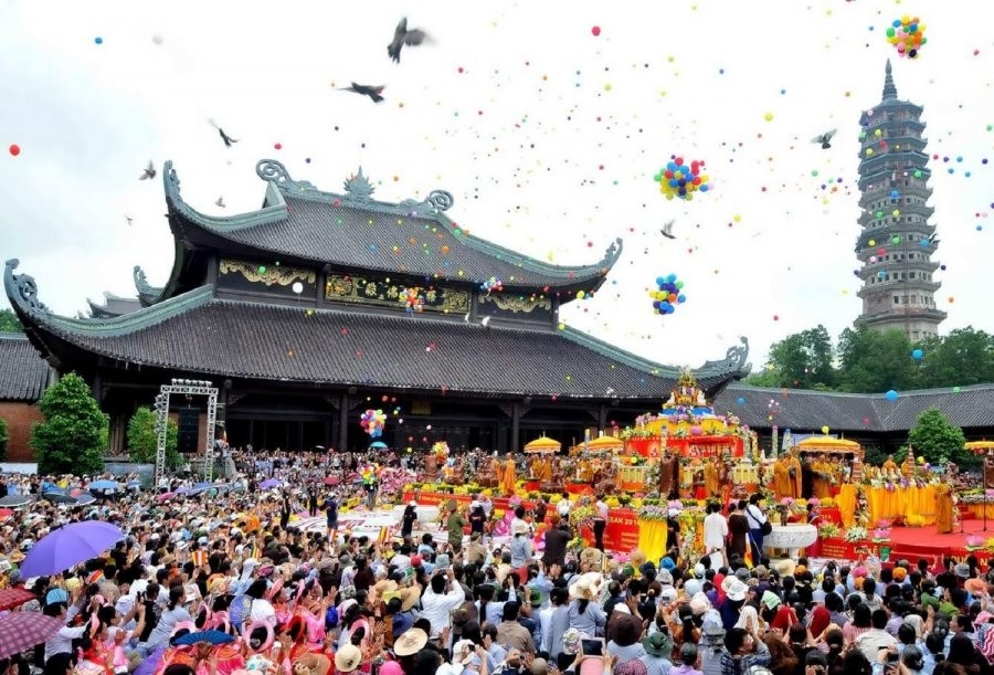 Фестиваль в пагоде Хыонг в Ханое. Фото: hanoimoi.vn