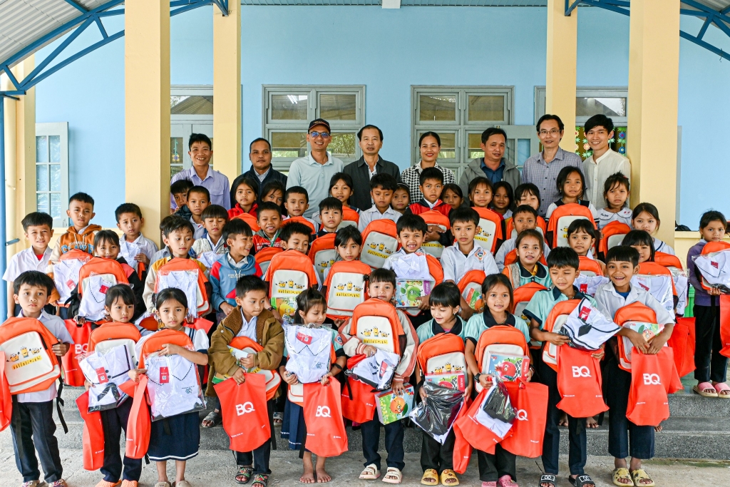 Children of Vietnam вручила 150 стипендий учащимся провинции Куангнам