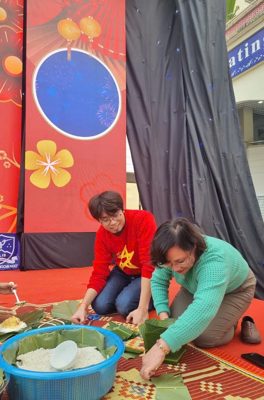 Хикару Ватанабэ: вьетнамский язык привлекает простыми вещами — утренними торговыми криками и тёплыми приветствиями Хикару Ватанабэ: вьетнамский язык привлекает простыми вещами — утренними торговыми криками и тёплыми приветствиями