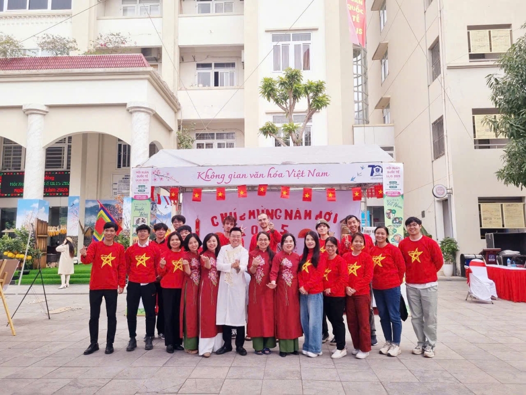 Хикару Ватанабэ: вьетнамский язык привлекает простыми вещами — утренними торговыми криками и тёплыми приветствиями Хикару Ватанабэ: вьетнамский язык привлекает простыми вещами — утренними торговыми криками и тёплыми приветствиями