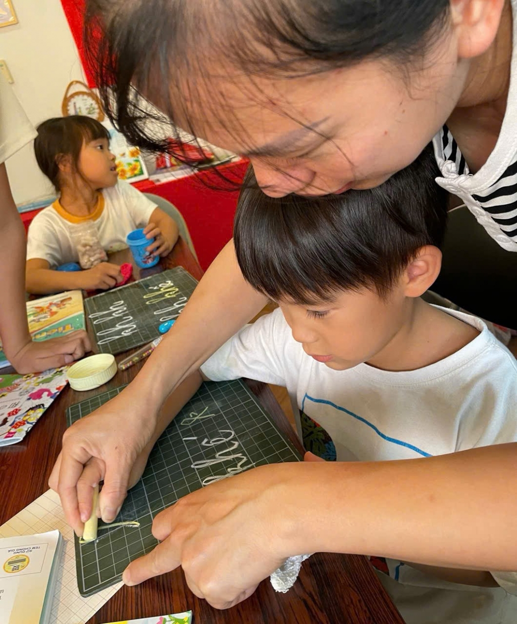 Вьетнамская учительница в Осаке и путь обучения родному языку детей, живущих вдали от Родины Вьетнамская учительница в Осаке и путь обучения родному языку детей, живущих вдали от Родины