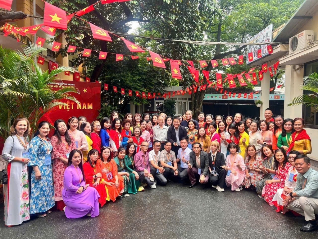 Вьетнамская учительница в Осаке и путь обучения родному языку детей, живущих вдали от Родины Вьетнамская учительница в Осаке и путь обучения родному языку детей, живущих вдали от Родины