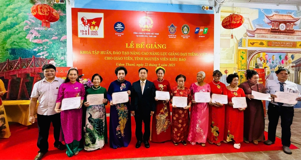 «Маяк» в сохранении вьетнамского языка в Удонтхани (Таиланд) «Маяк» в сохранении вьетнамского языка в Удонтхани (Таиланд)