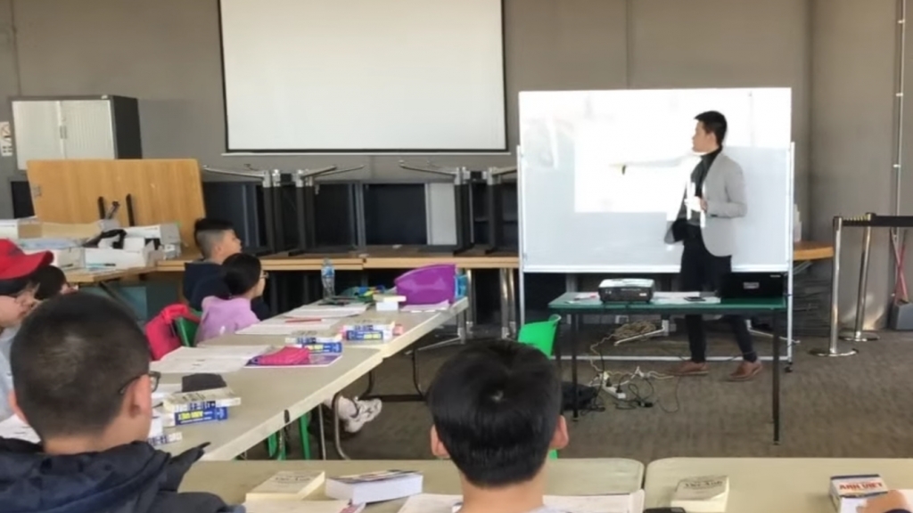 Изучение вьетнамского языка в эпоху 4.0: учить язык на телефоне и практика речи с помощью ИИ