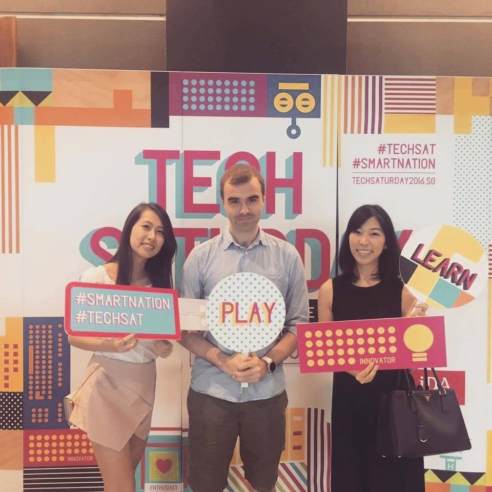 Три иностранных автора, продвигающих вьетнамский язык Три иностранных автора, продвигающих вьетнамский язык