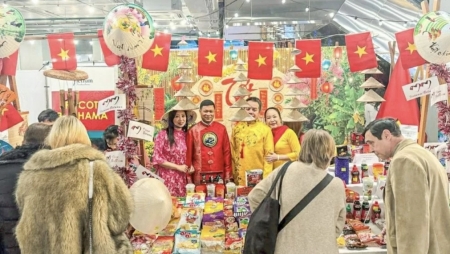 Вьетнам участвовал в Международной благотворительной рождественской ярмарке «Минск-2025»