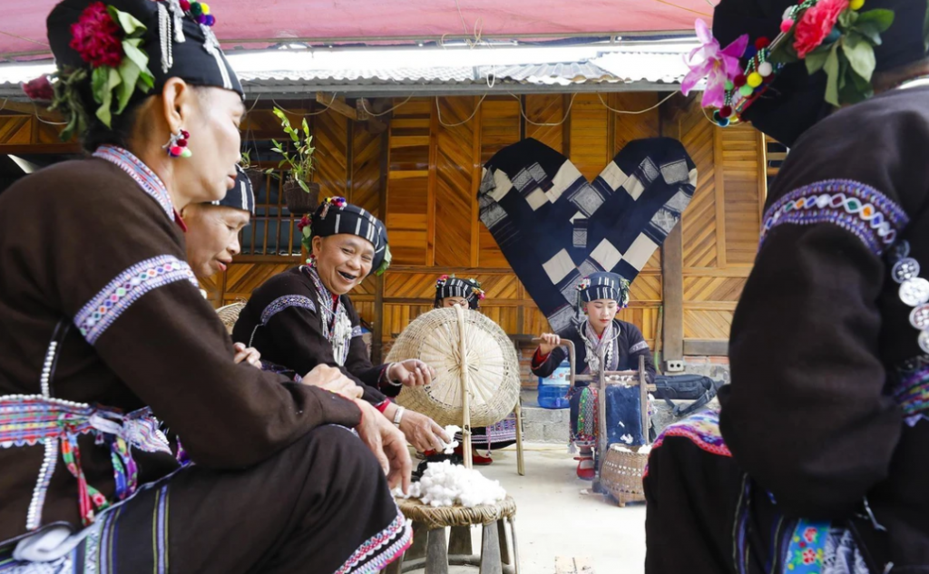 Лайчау: сохранение ремесла ткачества натурального шелка в современном ритме