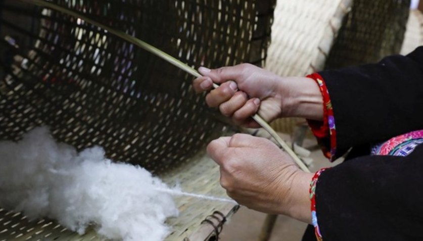 Лайчау: сохранение ремесла ткачества натурального шелка в современном ритме