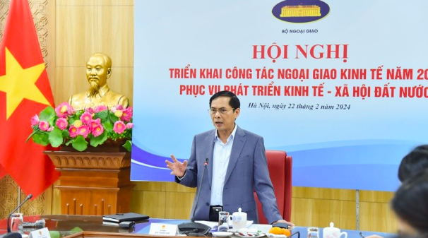 министр иностранных дел Буй Тхань Сон возглавил конференцию по развертыванию работы экономической дипломатии в 2024 году 