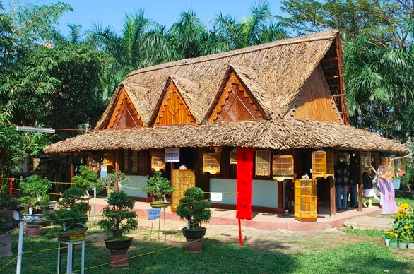 Дом из бамбука и кустистой нипы. Фото: Газета Даклак