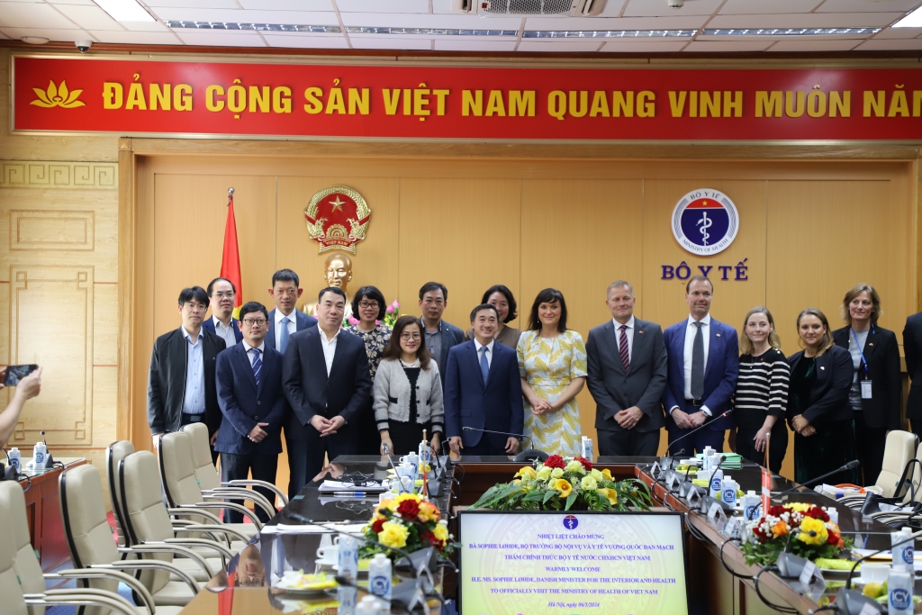 Министр здравоохранения и внутренних дел Дании Софи Лёде Якобсен во время своего визита во Вьетнам. Фото: Посольство Дании во Вьетнаме