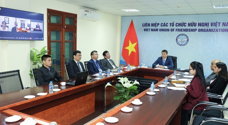 Вьетнамский союз обществ дружбы (VUFO) ведет онлайн-дискуссию с Кубинским институтом дружбы народов (ICAP). Фото: Динь Хоа