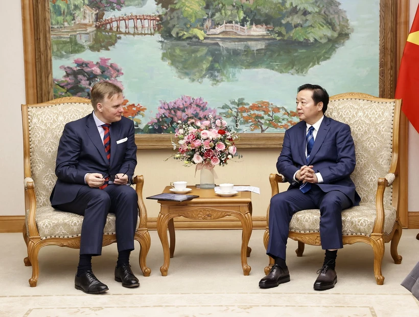 Вице-премьер СРВ Чан Хонг Ха на встрече с Китом Свендсеном, глобальным управляющим директором APM Terminals. Фото: Ван Диеп / ВИА
