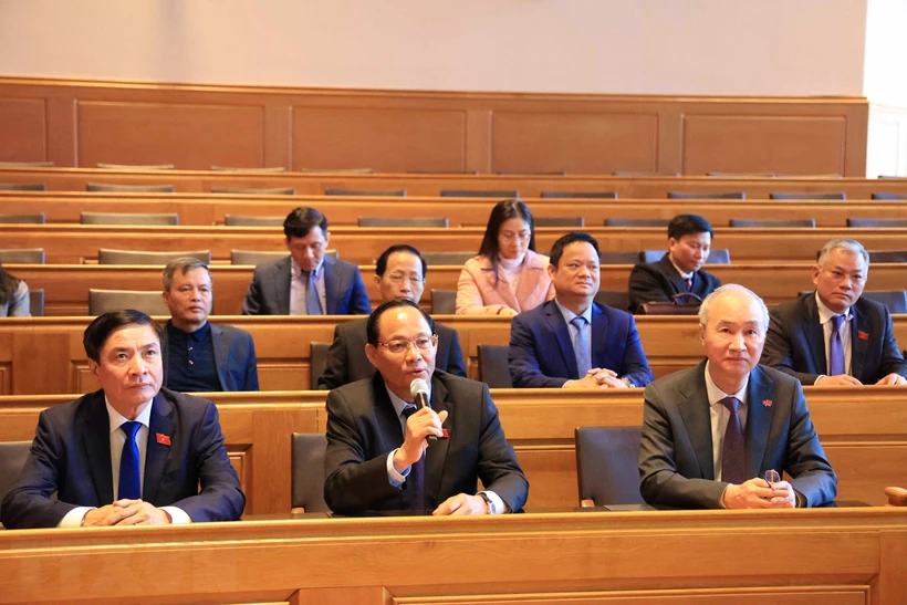 Делегация Национального собрания Вьетнама на встрече с представителями парламента штата Берн (Швейцария). Фото: Ань Хиен / ВИА