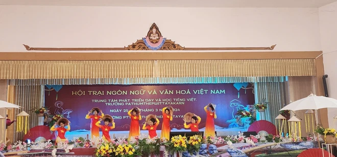 Генеральный консул Вьетнама в Кхон Каене Чу Дык Зунг выступает на мероприятии. Фото: ВИА