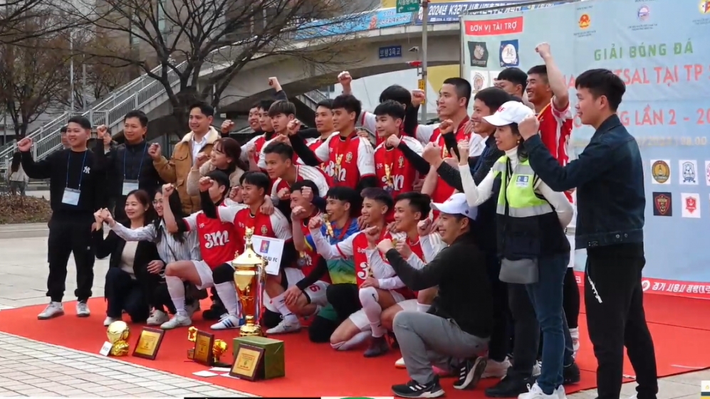 Вьетнамцы в Корее участвуют в общественном футбольном турнире