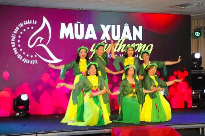 Программа «Весна любви», организованная Союзом вьетнамских женских ассоциаций в Европе