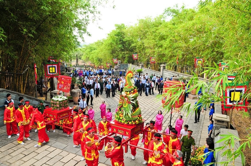 Ритуал шествия паланкинов к храму королей Хунгов. Фото: Та Тоан / ВИА