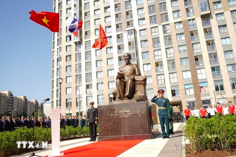 Церемония открытия памятника президенту Хо Ши Мину в Санкт-Петербурге. Петербург. 30 июня 2023 г.