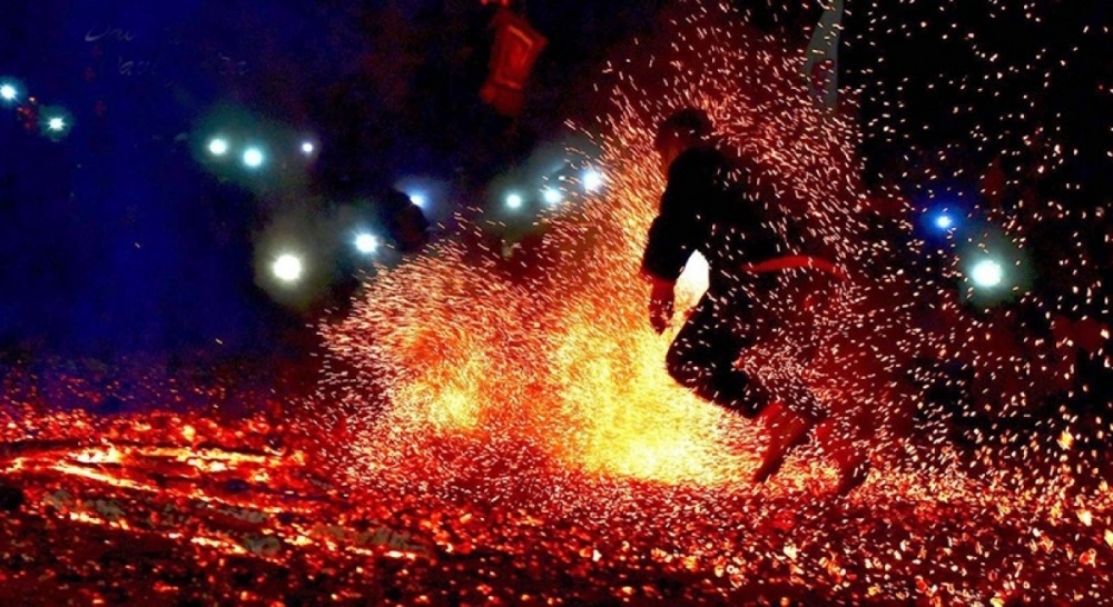Фестиваль огненного танца народности Патхен. Фото: VOV