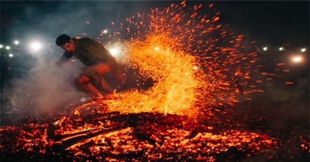 Фестиваль огненного танца народности Патхен имеет долгую историю, которая сохранялась и поддерживалась многими поколениями. Фото: VOV