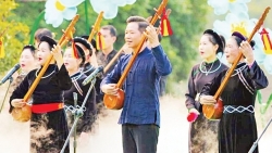 Сохранение и продвижение ценностей пения «тхен» в уезде Биньльеу (провинция Куангнинь)
