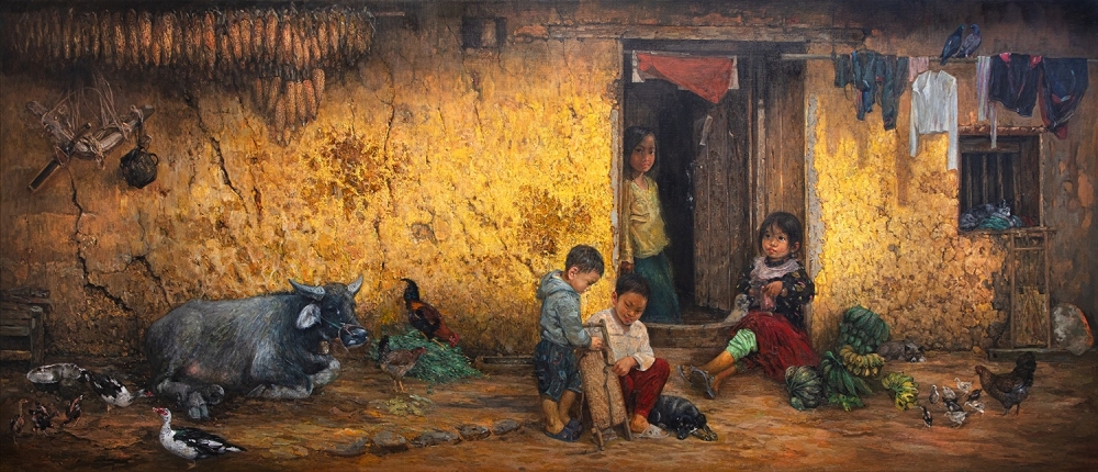Между тем пейзажные работы художника Буй Ван Туата — это картины из жизни местных жителей, кусочки их жизненного пространства: уголок кухни с кастрюлями и сковородками, висящими на дымной стене, чайник с кипящей водой на красной дровяной печи, маленький щенок, крепко спящий на глиняном полу.