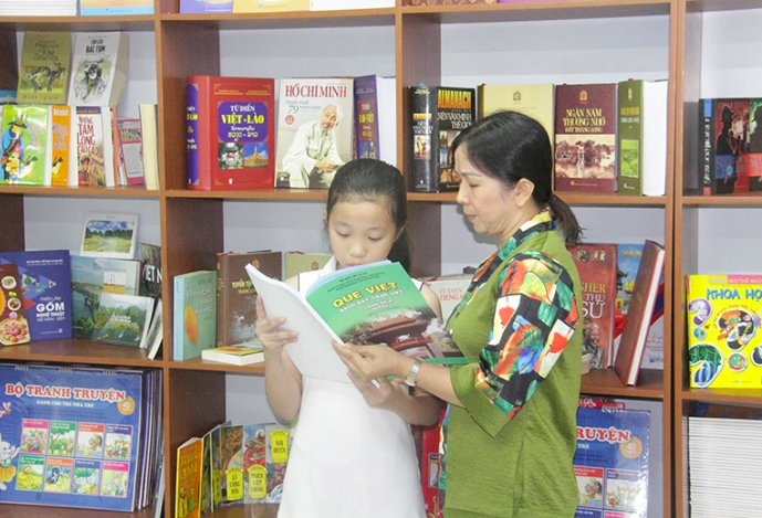 Класс по вьетнамскому языку во Вьентьяне (Лаос). Фото: Хай Тиен / Nhandan.vn