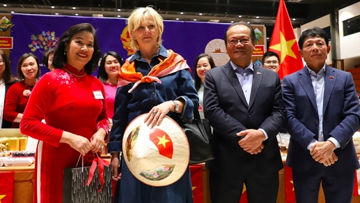 Посольство Вьетнама в Чехии участвует в Международной благотворительной акции 2023 года