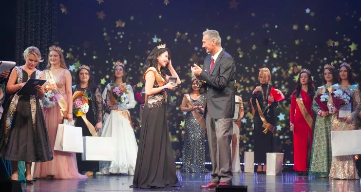 Вьетнамская аспирантка заняла третье место на конкурсе красоты и таланта в России