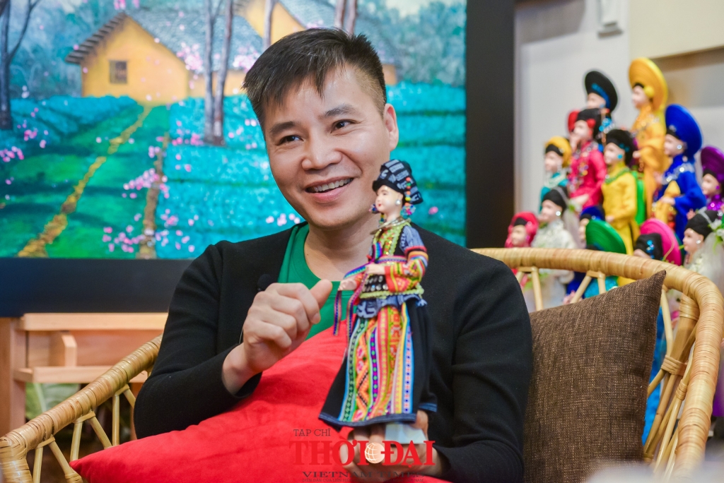 Художник продвигает одежду вьетнамских этнических меньшинств по всему миру с помощью кукол
