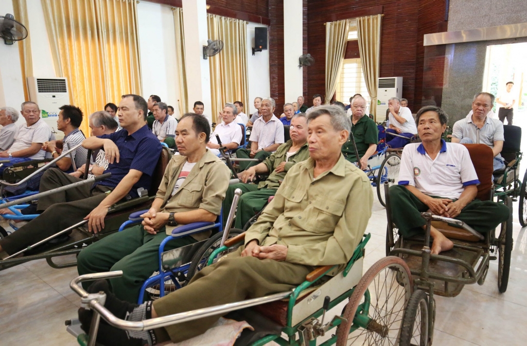 Делегация ВСОД почтила память инвалидов войны в провинции Бакнинь