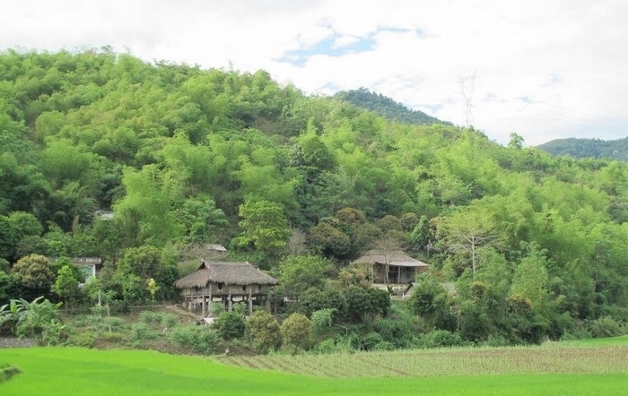 Деревня этнической народности мыонг Жангмо в провинции Хоабинь
